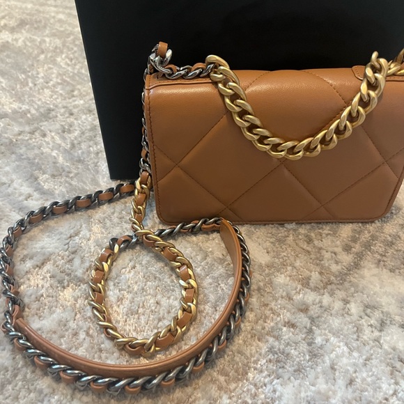 Chanel 19 WOC in Caramel Lambskin - Picture 12 of 13